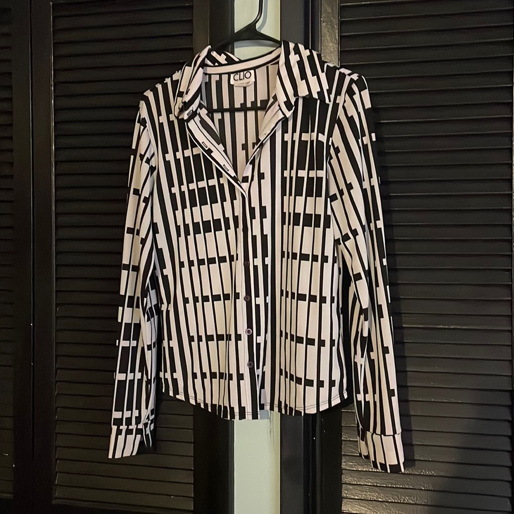 VINTAGE Made in the USA CLIO size Small black and white button up blouse